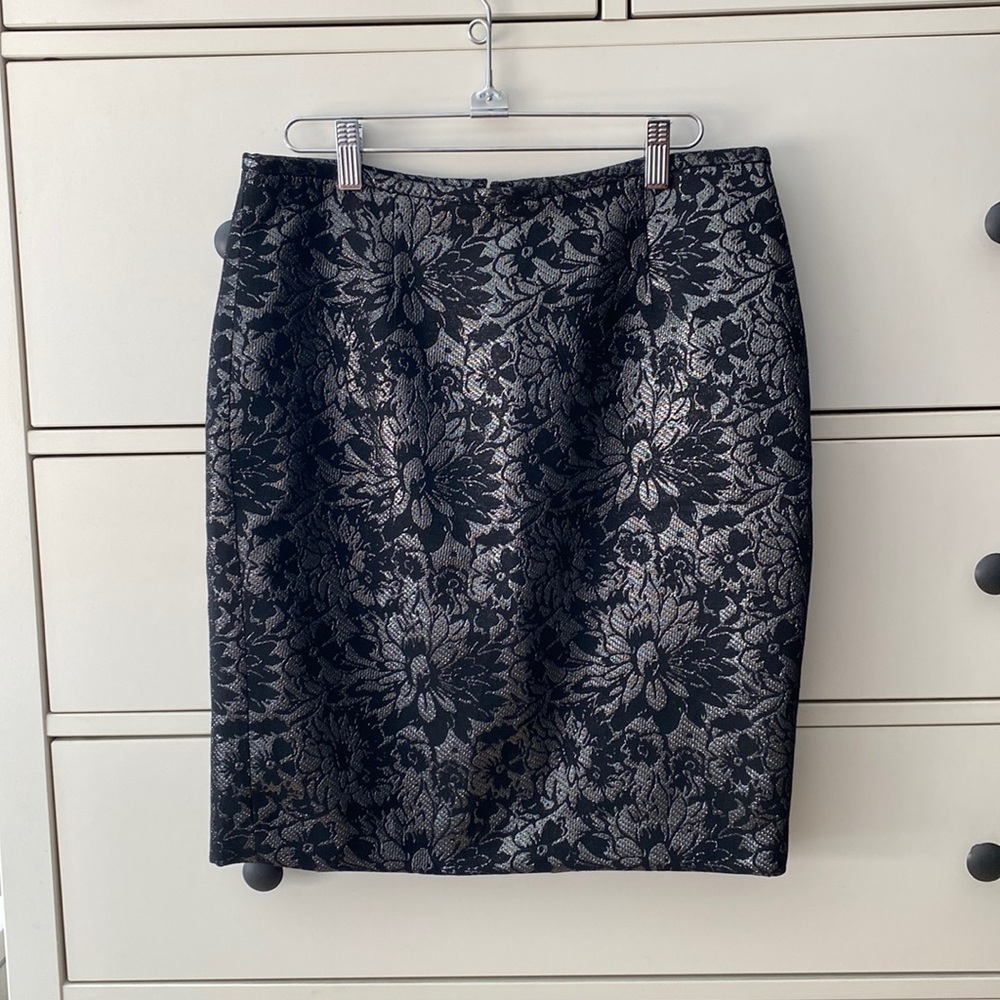 8P Calvin Klein 3/4 length black and silver brocade skirt